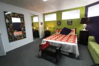 Gandhi: Very Large Room Decorated in Indian Style, Office Space and Sofa