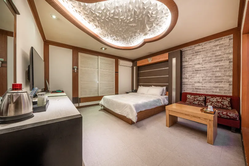 Valentine Hotel