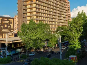 Ani Plaza Hotel