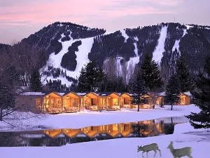 Rustic Inn Creekside