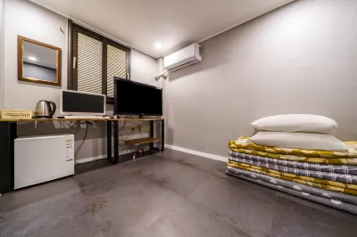 Gangdong (Myeongil Station) Emheim Hotel in zona Yongma Land