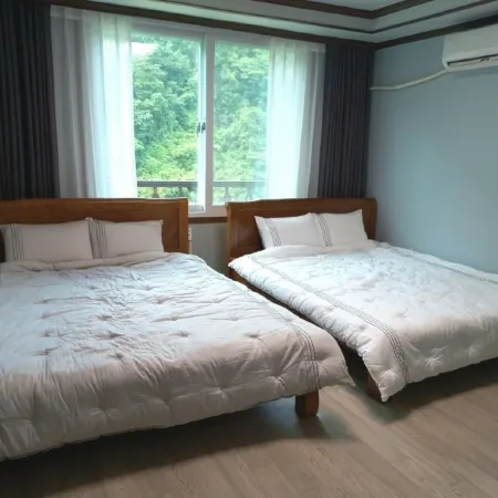 Inje Bracken Shelter Pension Отели рядом с достопримечательностью «Собор Индже»