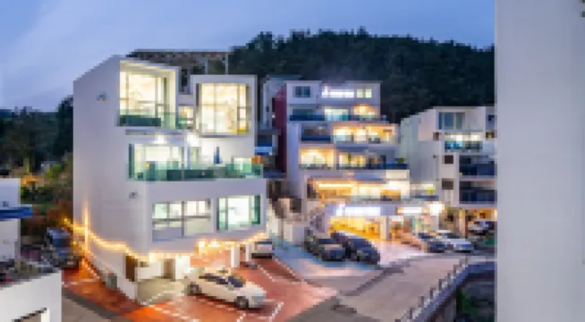 Geojae Sunstay Poolvilla 酒店