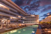 Dazzler by Wyndham Colonia - ที่มีสระว่ายน้ำ