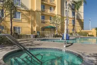 La Quinta Inn & Suites by Wyndham Ontario Airport - Rooftop Pools