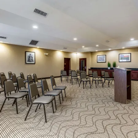 Comfort Suites Отели рядом с достопримечательностью «Парк Муди Гарденс Аттракшенс Тем»