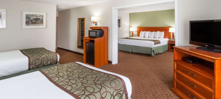 Baymont by Wyndham Peoria Hotels in Peoria
