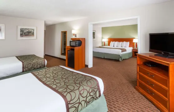 皮奧里亞唄盟套房酒店