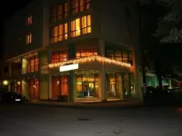 Hotel Elegance Hoteles cerca de Antique Forum