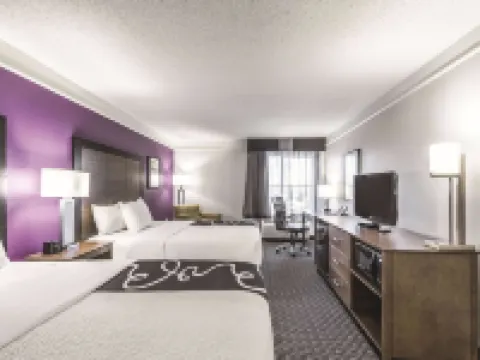 La Quinta Inn & Suites by Wyndham Cincinnati Sharonville