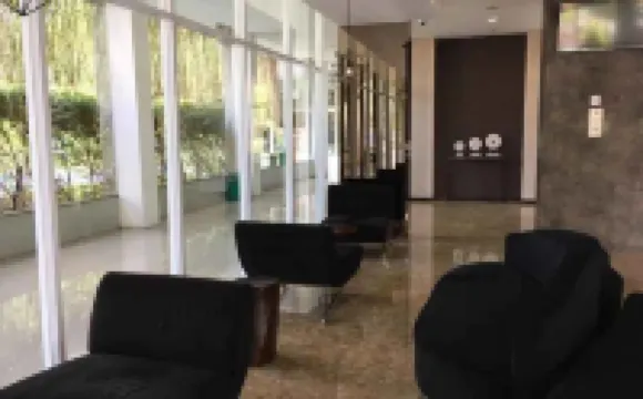 Apartemen Altiz Bintaro Plaza Residence by Pnp Rooms Hotels in Pondok Aren