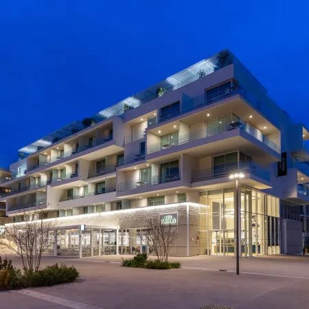 Hotel Indigo CAGNES-SUR-MER by IHG Отели рядом с достопримечательностью «Стадион Шарля-Эрманна»