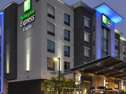 ホリデイ イン エクスプレス & スイーツ ジャクソンビル キャンプ ルジューン エリア by IHG オンスローのホテル