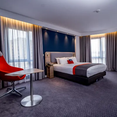Holiday Inn Express DERRY - LONDONDERRY by IHG Hôtels à proximité de : The Guildhall