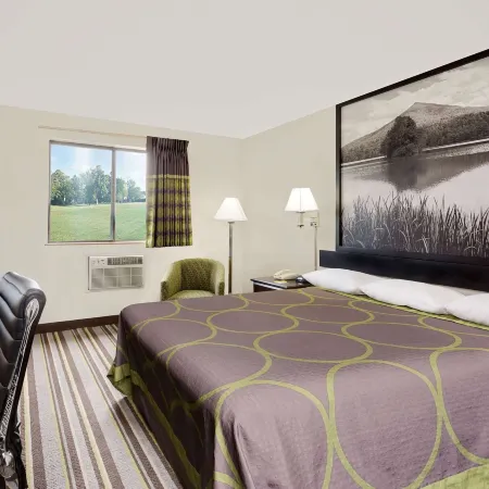 Super 8 by Wyndham Waynesboro