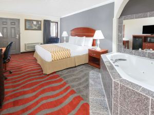 Travelodge Inn & Suites by Wyndham Norman