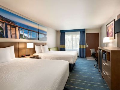 Days Inn & Suites by Wyndham Anaheim at Disneyland Park