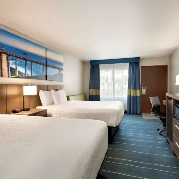 Days Inn & Suites by Wyndham Anaheim at Disneyland Park Hotels near Downtown Disney District