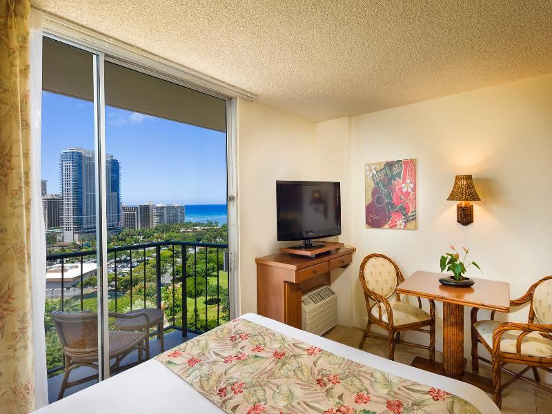 luana waikiki hotel & suites yelp