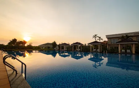 Gold Coast Hotel Resort & Spa Отели в г. Bao Xuan