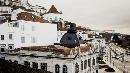 Hotel Astoria Отели рядом с достопримечательностью «Baroque Library - University of Coimbra»