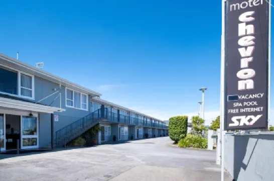 Chevron Motel Hotels near Spa Thermal Park