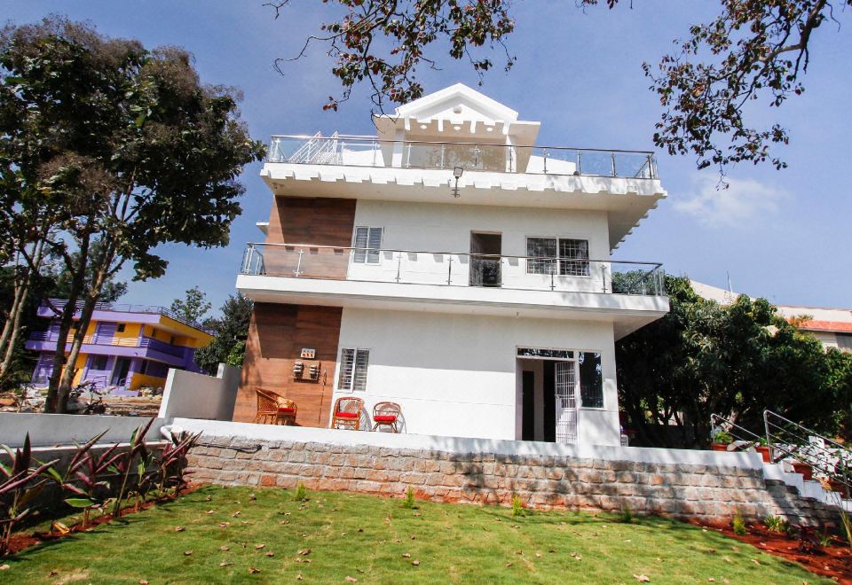 OYO 69141 White Palace - Yelagiri - Housity