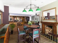 The Royal Oak Hotel and Restaurant Hôtels à : Tarporley