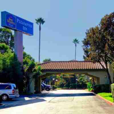 Best Western Plus Pleasanton Inn Hotel Exterior