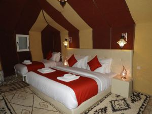 Room in Holiday House - Sleeping in a Luxury Tent in Merzouga Desert !