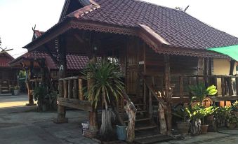 Ruenmai Homestay Lahansai