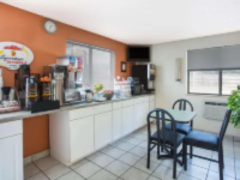 Super 8 by Wyndham Salem VA セーレムのホテル