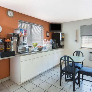 Super 8 by Wyndham Salem VA Отели в г. Сейлем