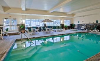 La Quinta Inn & Suites by Wyndham Dodge City - Housity