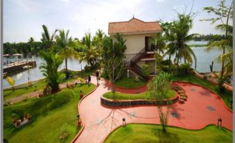 Sterling Lake Palace Alleppey