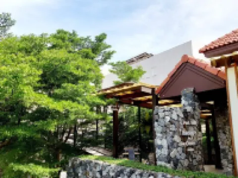J公園飯店 Sripathum University Chonburi Campus附近的飯店