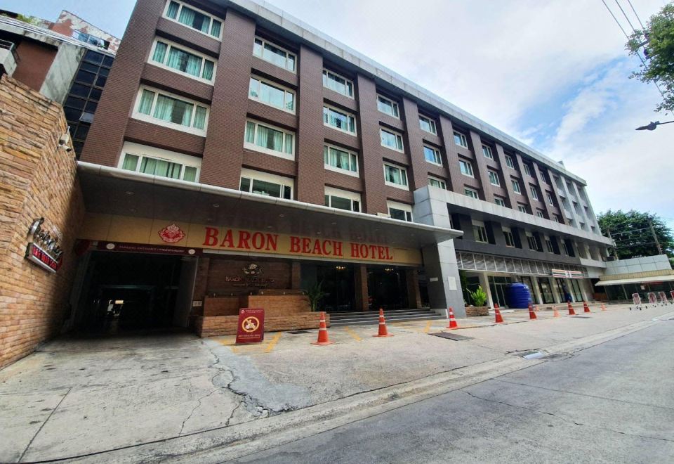 BARON BEACH HOTEL โรงแรมที่พักแถวพัทยากลาง ข้างCentral Festival