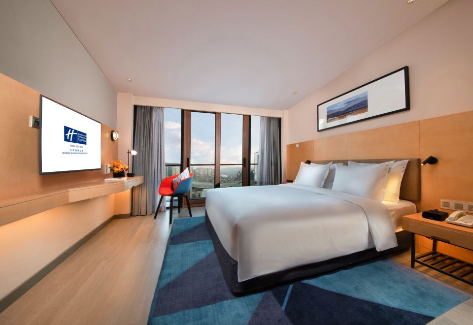 2. 홀리데이 인 익..