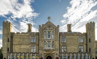Cave Castle Hotel - Housity