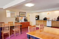 Super 8 by Wyndham Eureka - breakfast