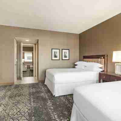 Sheraton Suites Chicago O'Hare Rooms