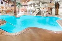 Ramada by Wyndham des Moines Tropics Resort & Conference Ctr Hotels in Urbandale