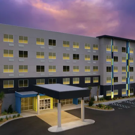 Tru by Hilton Lake City