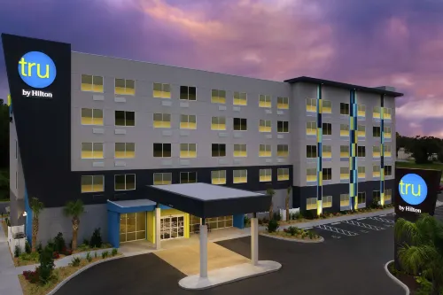 Tru by Hilton Lake City - Parkering