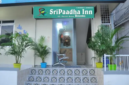 SriPaadha Inn Kanipakam Отели в г. Читур