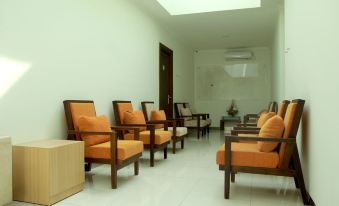 F77 Family Budget Hotel