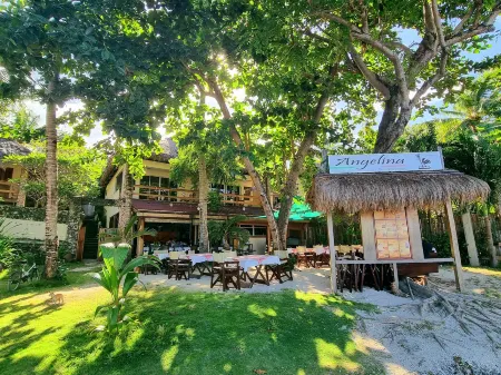 Angelina Beach Resort & Italian Restaurant Malapascua Отели рядом с достопримечательностью «Логон Бич»