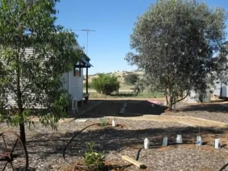 Stone Hut Cottage Отели в г. Уиррабара