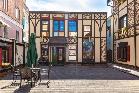 Gansdorf Hotel (Гансдорф Отель) Отели рядом с достопримечательностью «Памятник бездомной собаке»