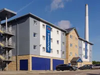 Metro Inns Huddersfield Hotels near Adrenaline Trampoline, Soft Play & Gaming Centre